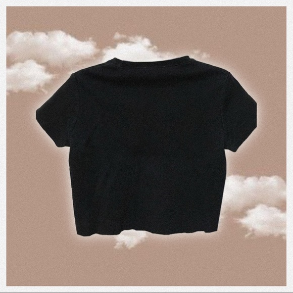 ♥︎ Brandy Melville Cropped Devil Top ♥︎ - Picture 2 of 3